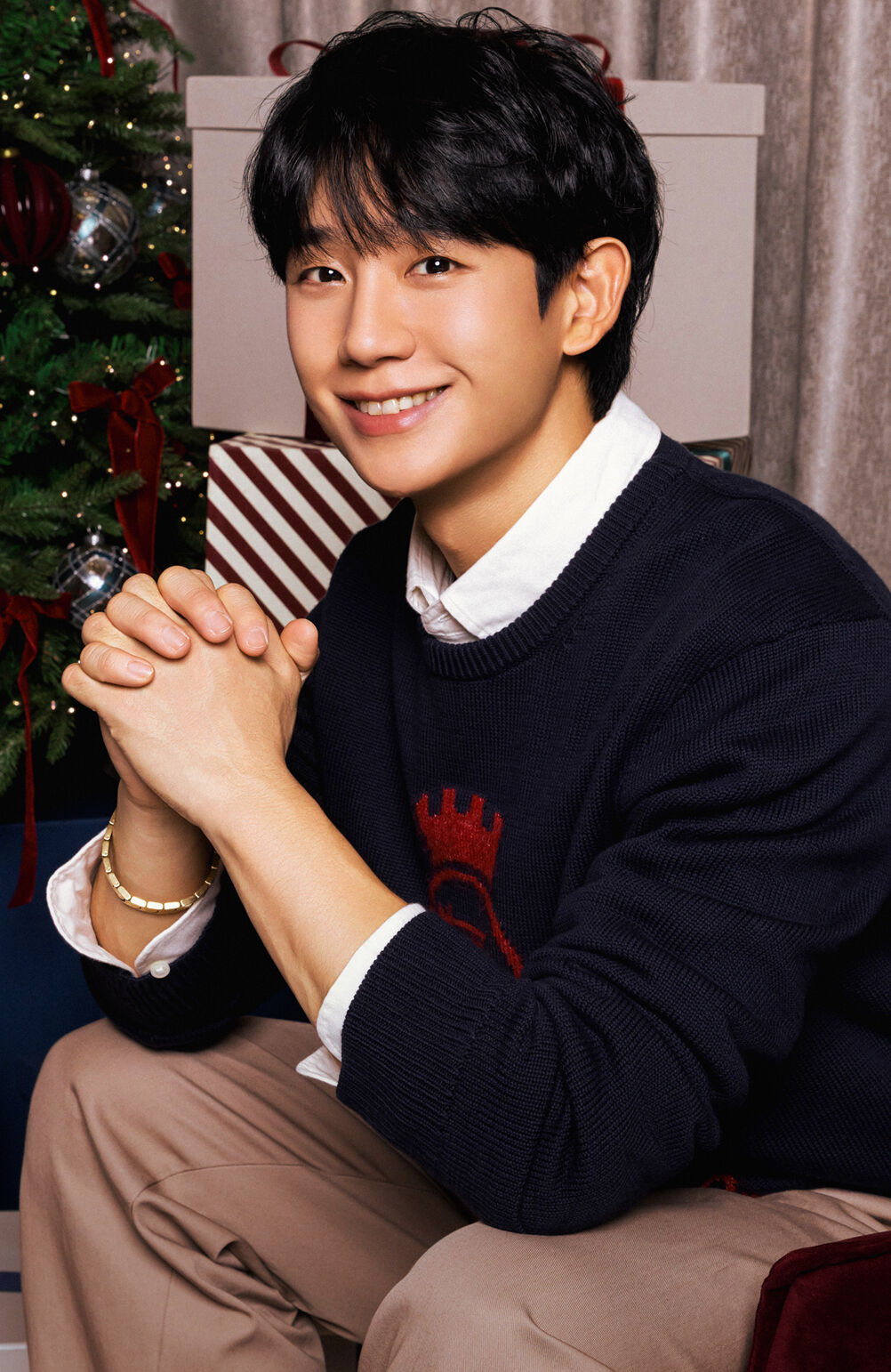 Celebrate the season in iconic Hilfiger style.